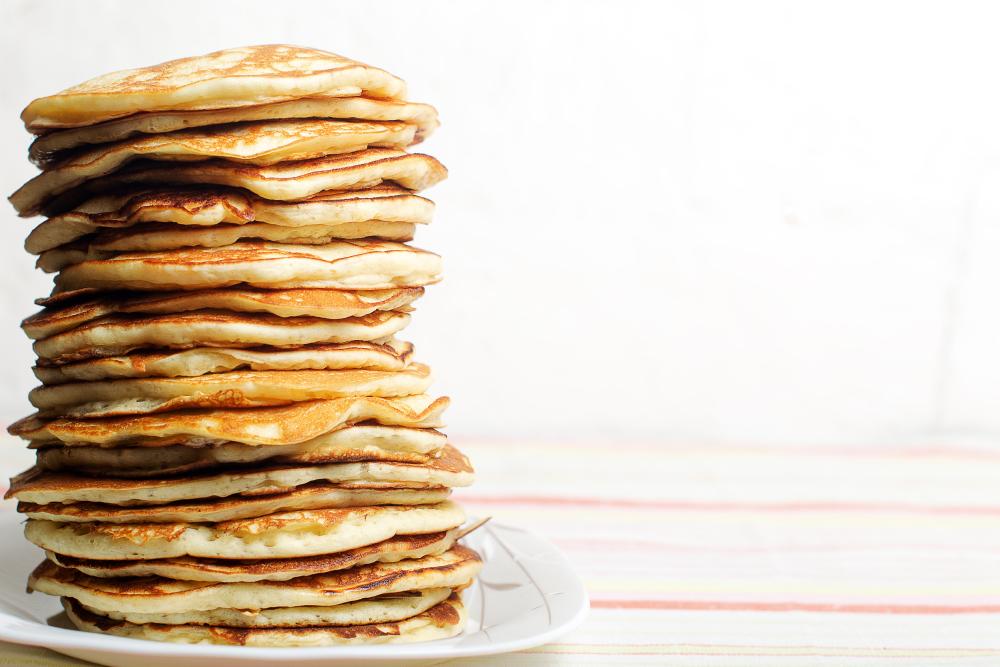High stack of pancakes . Breakfast for the whole family . With copy space. Shallow DOF